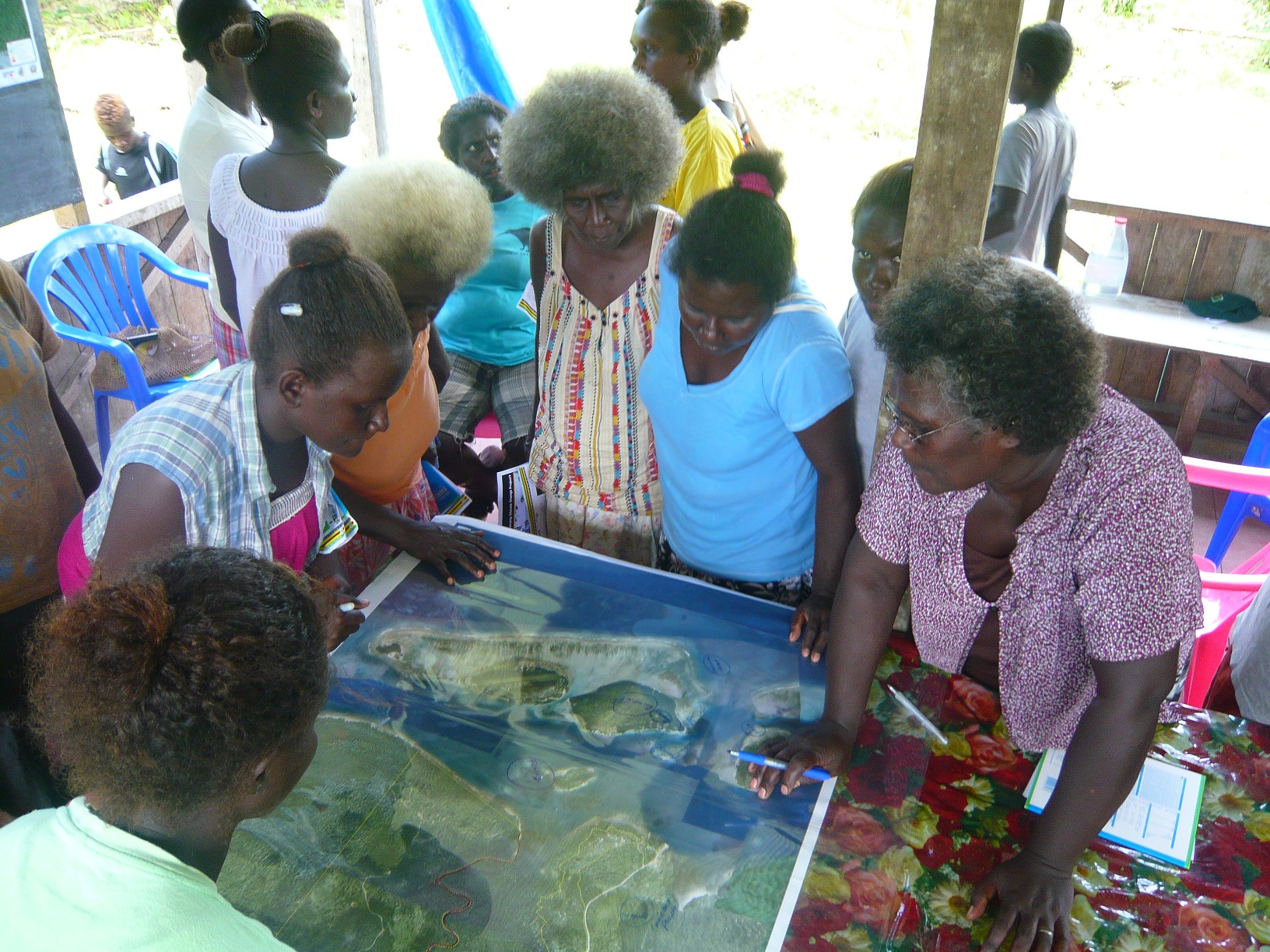 Image of residents in Papua New Guineau taking part in a stakeholder consultation looking at a plan for changes in their community